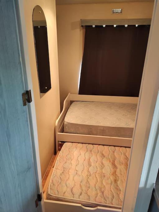 Mobil-Home Dans Un Beau Cadre A 15 Km Des Plages. リュネル エクステリア 写真