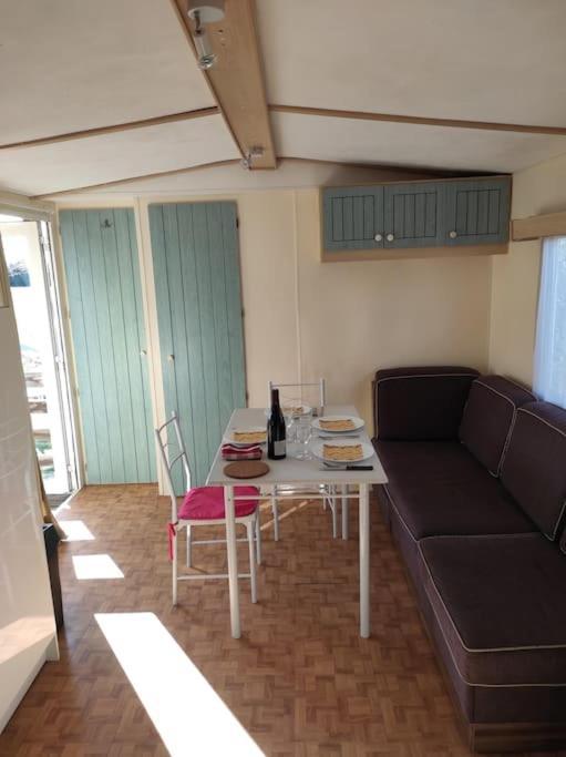 Mobil-Home Dans Un Beau Cadre A 15 Km Des Plages. リュネル エクステリア 写真